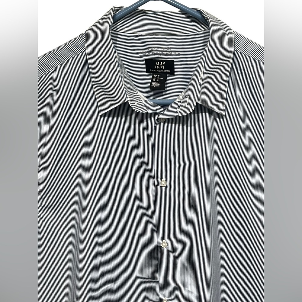 H&M Men’s Short Sleeve Collared Button-Down Shirt - Blue and White Stripes XL - Picture 3 of 6